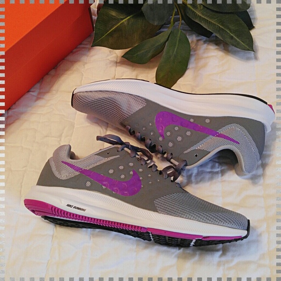 Nike Shoes - 🆕🎉Women's Nike Runners NIB